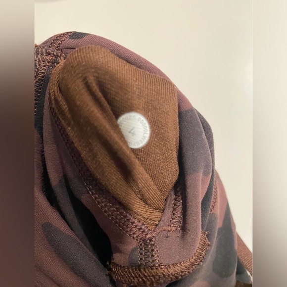 Lululemon Wunder Under 21" - size 4 - Picture 5 of 5